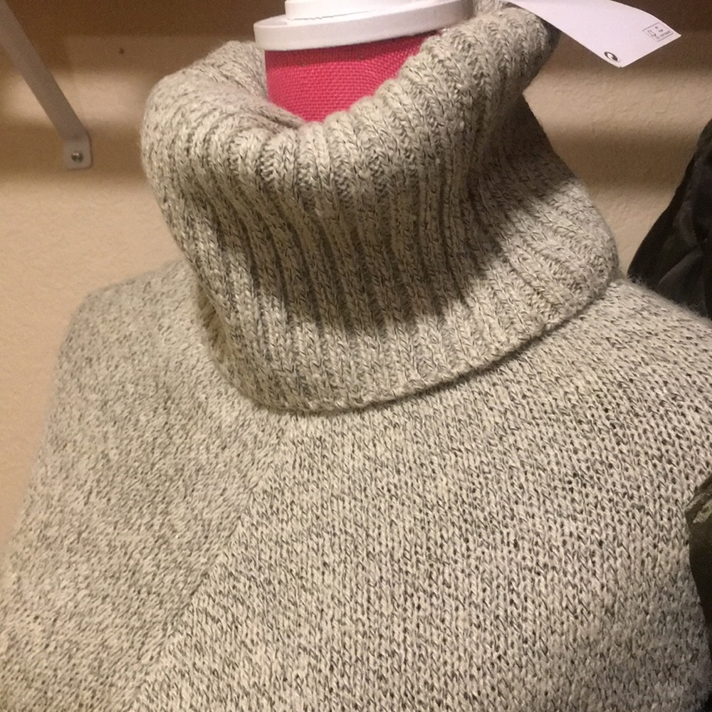 🎈SOLD. Shiraleah chicago poncho sweater - Picture 3 of 8